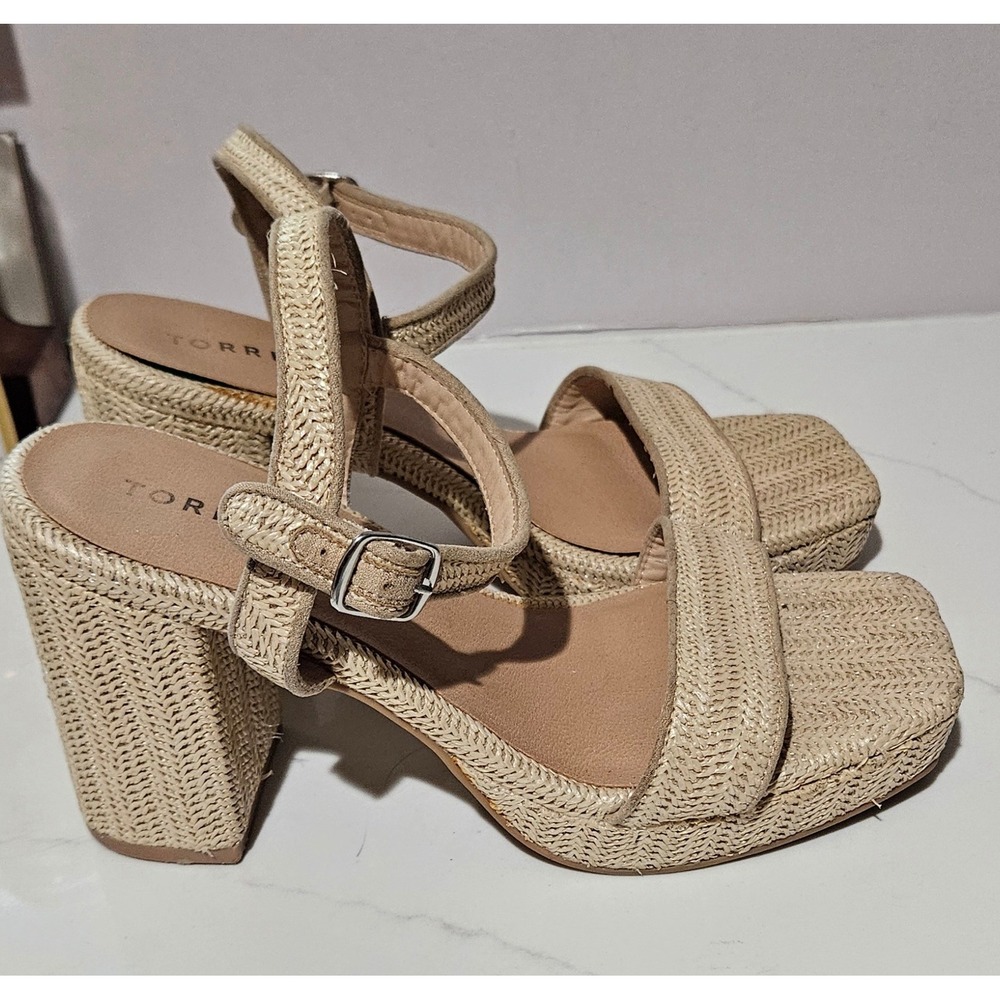 Torrid Beige Woven Straw Block Heel Sandals Square Toe Wide Width 8.5W